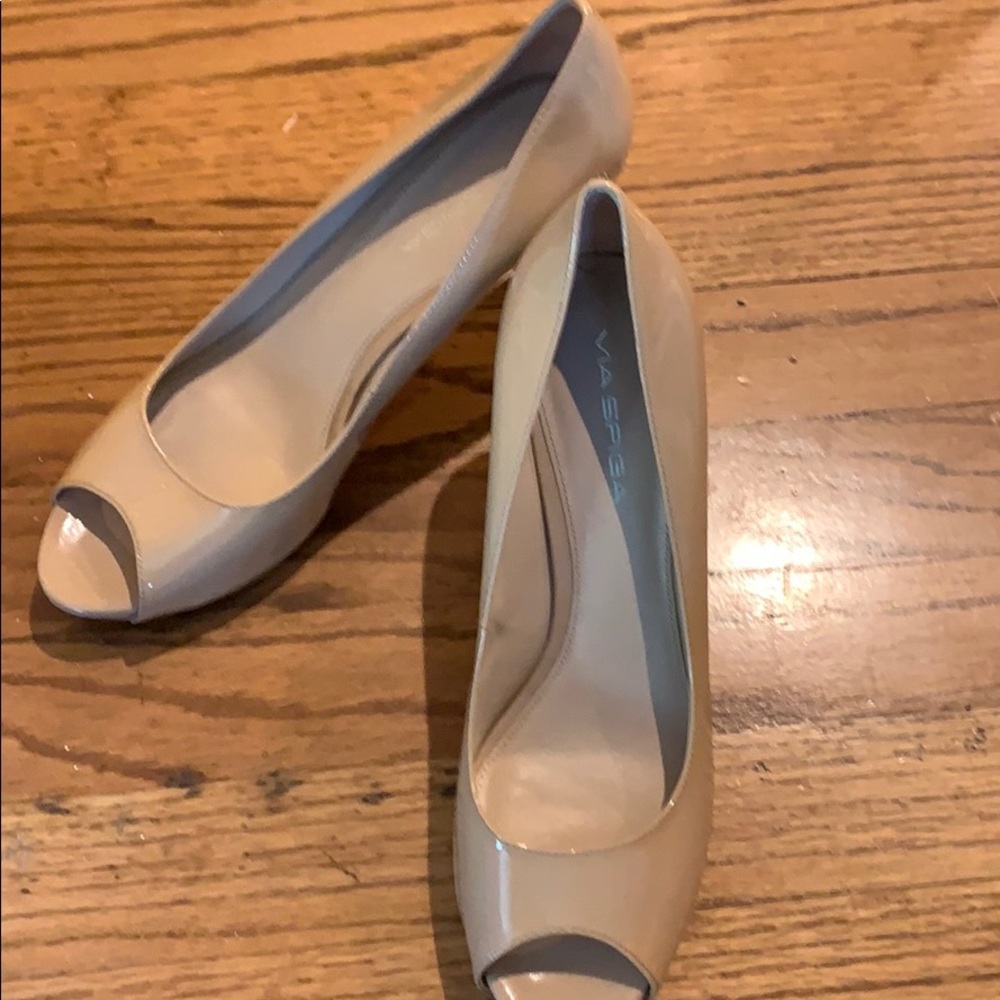 Via Spiga cream pumps with platform